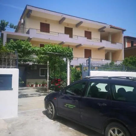 Emi Apartment *